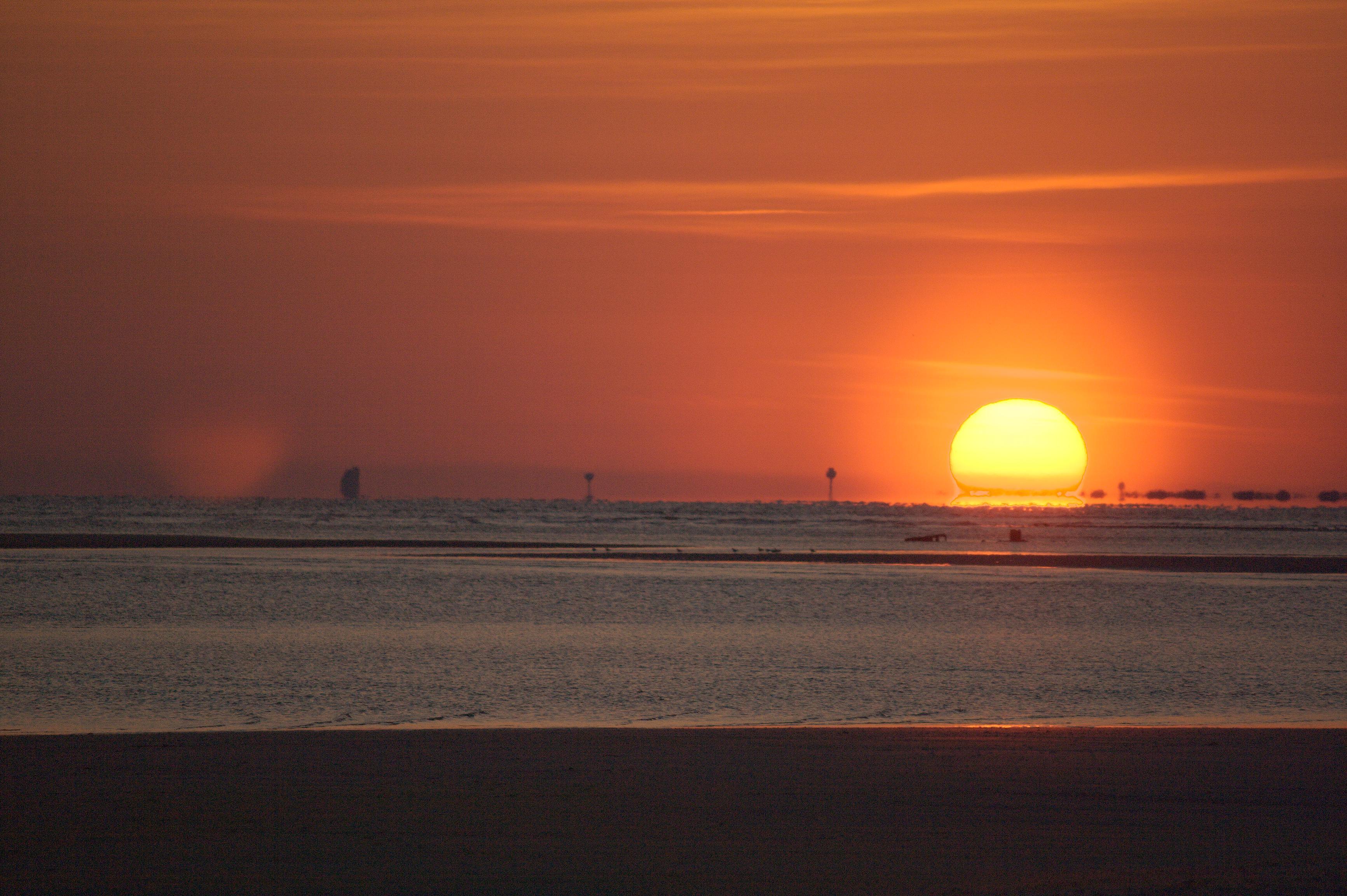 the-sun-drops-below-the-watery-horizon.jpg